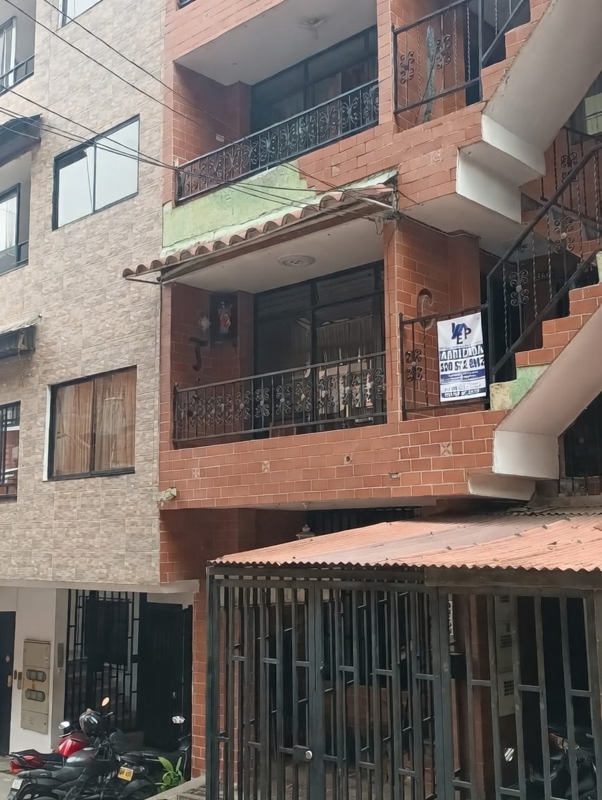 SE ARRIENDA CASA SEGUNDO PISO – EEP-1006 – CABAÑAS, BELLO